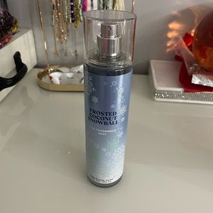 Bath and body Works, frosted coconut, snowball, perfume mist
